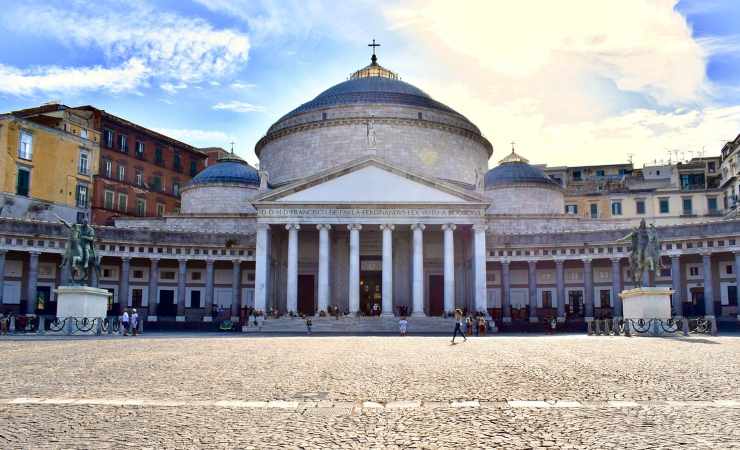 Piazza del Plebiscito a Napoli