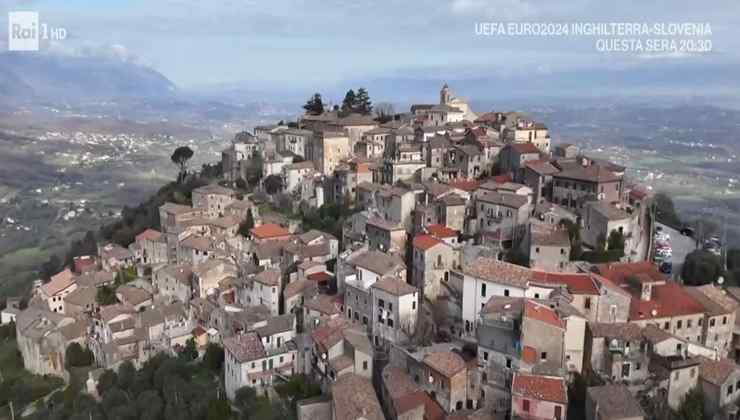 Borgo incantato nel cielo