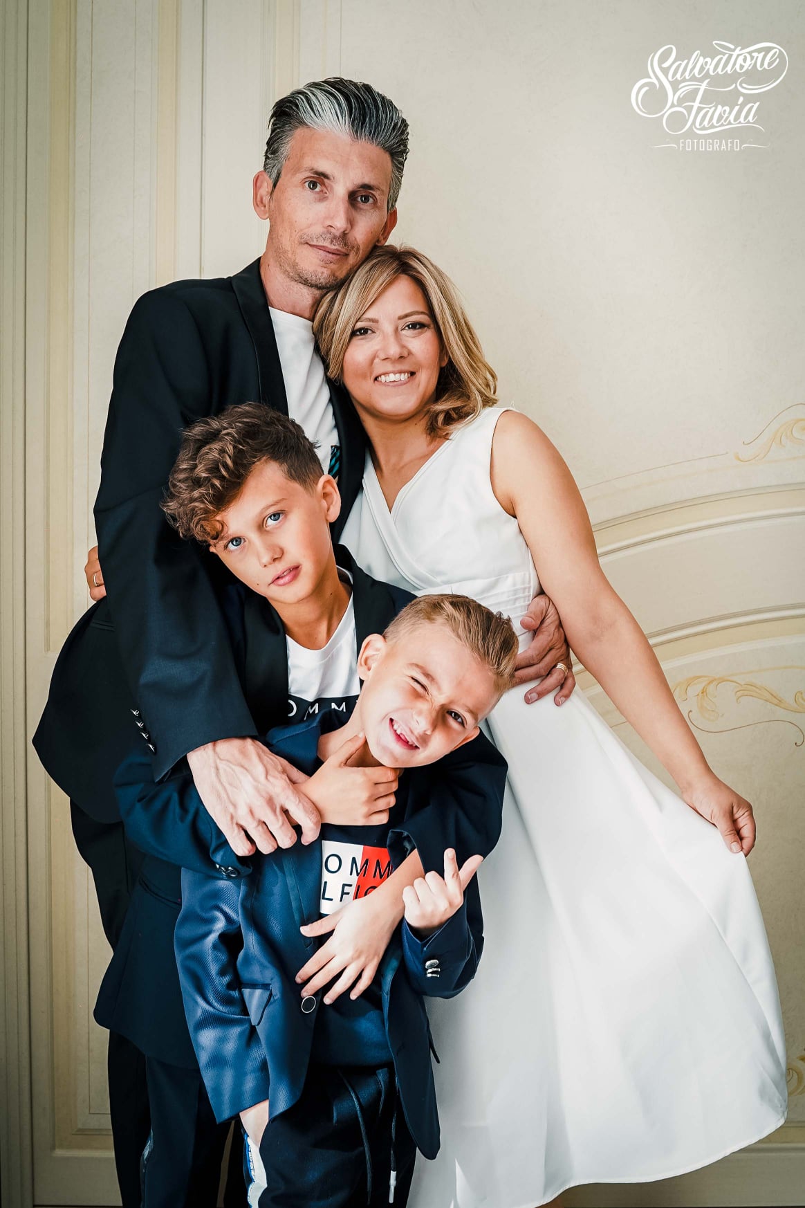 Salvatore Favia, Michela Lauriola, con i figli (facebook)