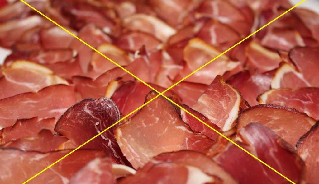 Alcuni salumi vietati (Pixabay)